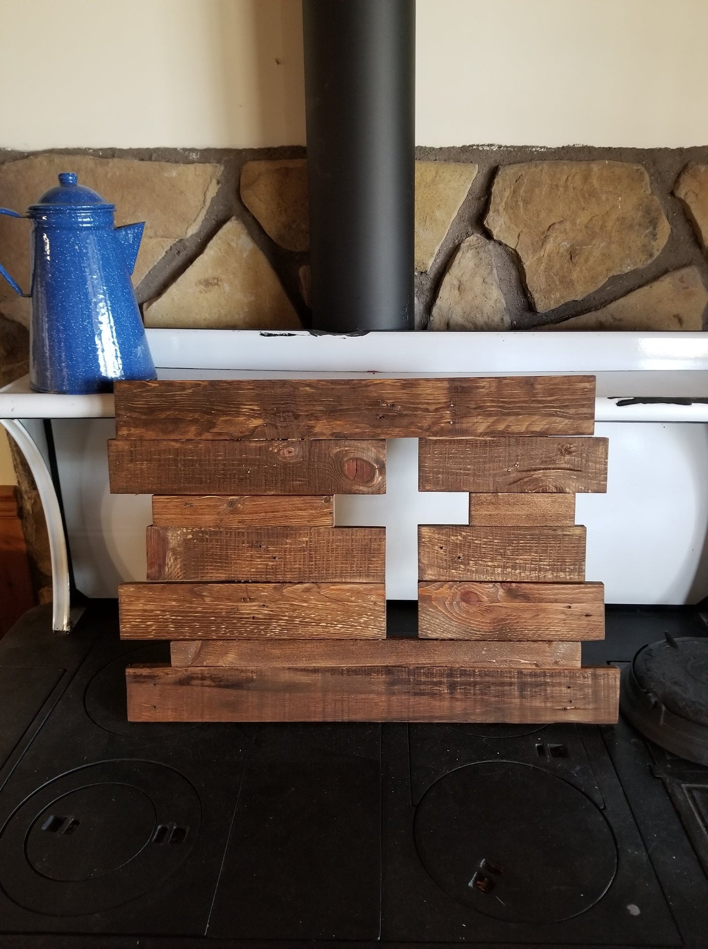 Pallet Wood Cross Cutout